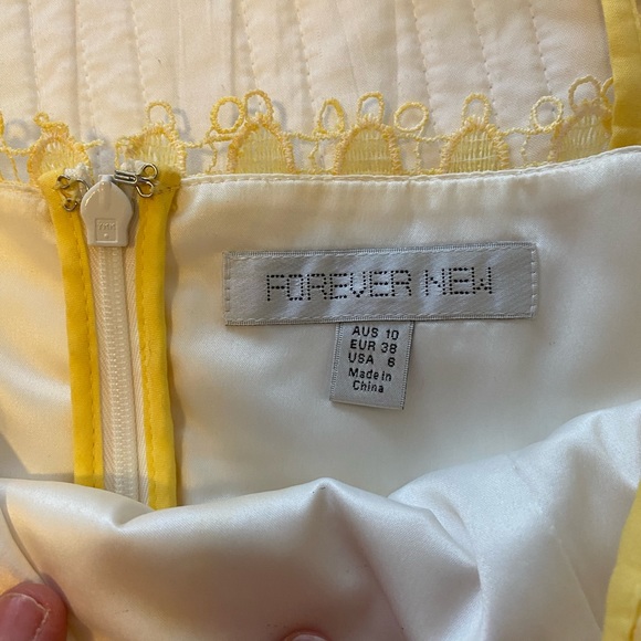Size 10  - Forever New soft yellow embroidered summer dress - Picture 12 of 12